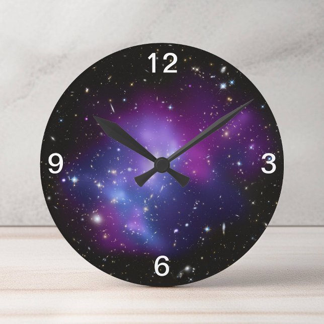 Horloge murale amas de galaxies violettes (Purple Galaxy Cluster Modern Numbers Round Clock)