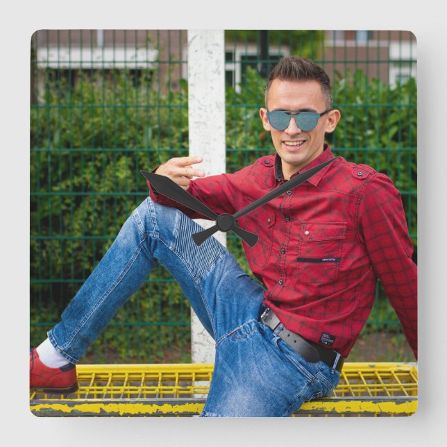 Horloge murale avec de bonnes vitres (Recto)