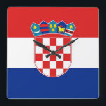 Horloge murale avec drapeau de Croatie<br><div class="desc">Magnifique horloge patriotique murale avec le drapeau de la Croatie. Ce produit est personnalisable.</div>