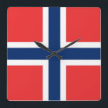 Horloge murale avec Drapeau de Norvège<br><div class="desc">Transformez votre espace avec notre élégante horloge murale arborant le drapeau de la Norvège! Réalisée avec une attention minutieuse aux détails, cette horloge murale présente fièrement l'emblématique drapeau rouge, blanc et bleu de la Norvège. Le drapeau comporte une croix bleue bordée de blanc qui s'étend aux bords du drapeau, avec...</div>