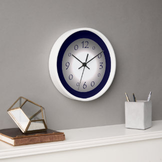 Horloge murale bleue et blanche atmosphérique