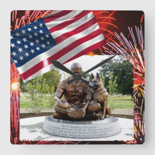 Horloge murale du Carré du Mémorial du chien de gu