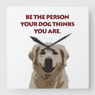 Horloge murale du chien de garde doré souriant