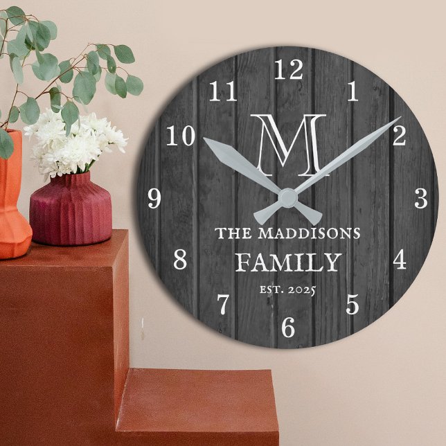 Horloge murale en bois rustique noir avec monogram (Créateur téléchargé)