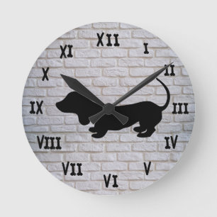 Horloge murale en silhouette de teckel en brique b