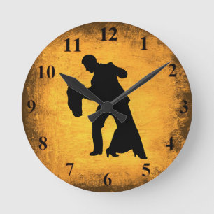 Horloge murale en silhouette en couple de danse vi