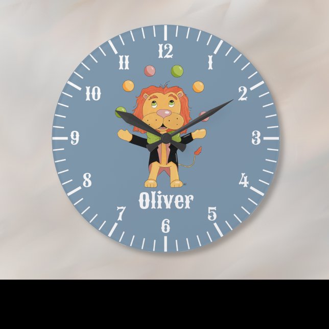 Horloge murale enfant jonglant avec un lion (Cute clock personalized with a kid's name featuring a circus lion juggling some balls )