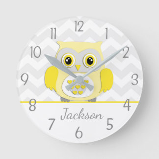Horloge murale grise jaune de crèche de hibou