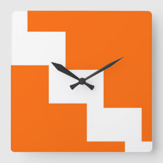 Horloge murale orange de Chevron