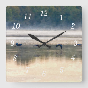 Horloge murale peinte en vol de grue