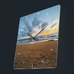 Horloge murale personnalisée coucher de soleil sur<br><div class="desc">Horloge murale personnalisée coucher de soleil sur la plage vagues océaniques sable rivage Horloge photo décoration de maison côtière Horloge de paysage de plage tropicale Ajoutez votre propre design</div>