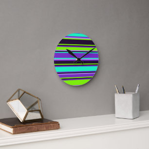 Horloge murale rayée violette, aqua et chartreuse
