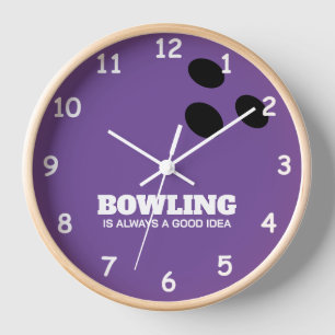 Horloge murale ronde avec boule de bowling violett