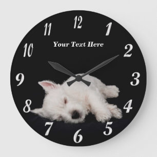 Horloge murale ronde faisante une sieste précieus