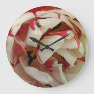 Horloge murale rose et blanc de la tulipe