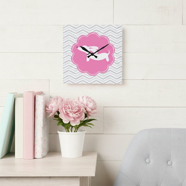 Horloge murale rose et gris Doxie Dachshund (Pink dachshund clock)
