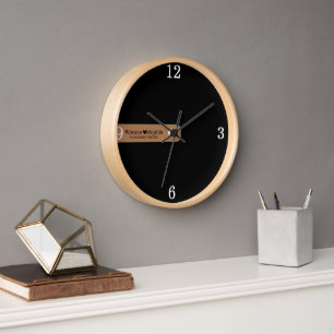 Horloge Nom de couple de mariage personnalisé moderne Noir