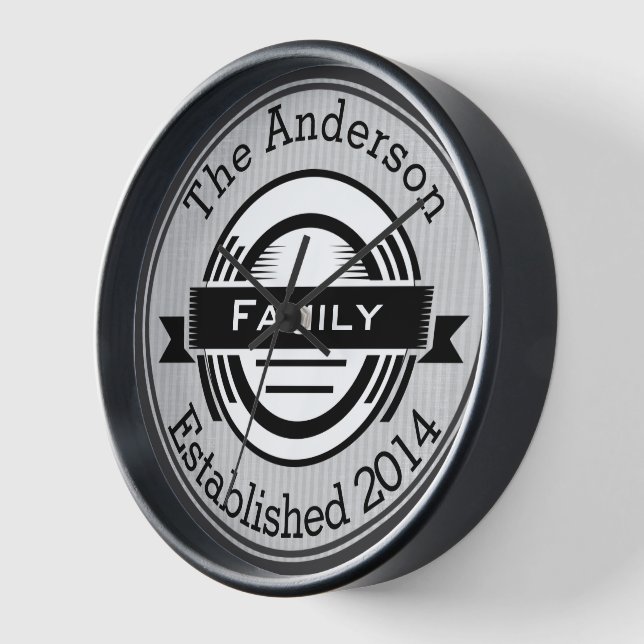 Horloge Nom de famille esthétique de style bistro rétro Lo (Angle)