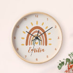 Horloge Nom personnalisé Boho Earth Tone Rainbow Sun<br><div class="desc">L'horloge murale Rainbow Sun Boho Earth Tone est une pièce unique et élégante qui combine des éléments bohème et terreux avec un soleil arc-en-ciel vibrant. En plus du graphisme frappant, l'horloge peut aussi être customisée avec votre propre nom, ce qui en fait une pièce vraiment personnalisée. Le nom sera imprimé...</div>