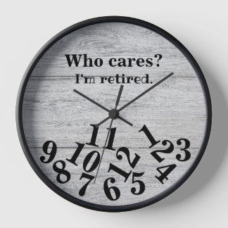 Horloge Numéros brouillés sur l'horloge LOOK en bois