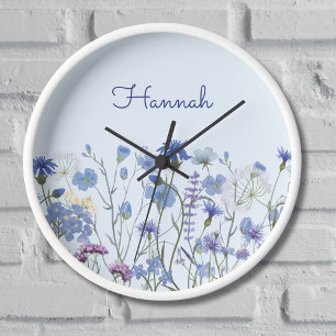 Horloge Ombre de Fleur sauvage d'aquarelle bleu monogramme