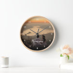 Horloge Photo de mariage personnalisée Monogrammé<br><div class="desc">Créez une horloge murale ronde ou carré spéciale personnalisée avec votre photo mariage, nom monogramme et date établie. Le design comprend des polices modernes simples superposées sur votre photo de fond plein. Utilisez les outils de conception pour choisir les polices et les couleurs qui correspondent à votre propre style de...</div>