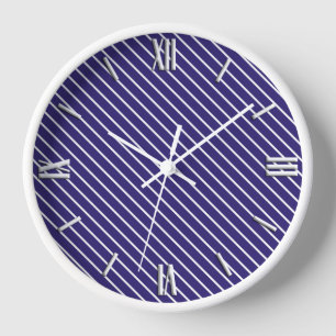 Horloge Pinstripes diagonales - bleu marine et blanc