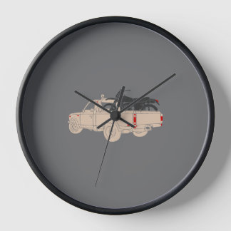 Horloge piste automobile à l'arrière d'un camion ouvert