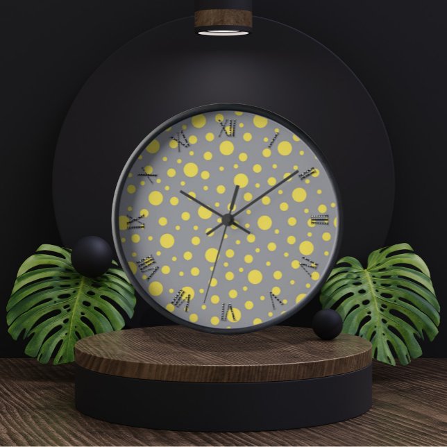 Horloge Polka Dot Pattern (Polka Dot Pattern Yellow Gray Clock by Looly Elzayat
)
