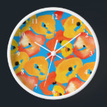 Horloge Poppies grande fleur art rouge orange<br><div class="desc">Aquarelle design d'art original de pavots rouges et oranges. Fleurs vives et colorées sur arrière - plan bleu.</div>