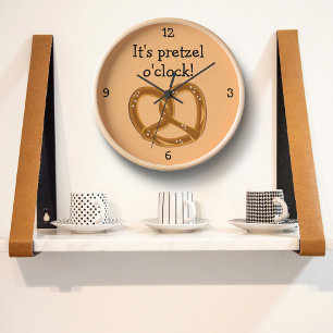 Horloge Pretzel Twist (texte personnalisé)