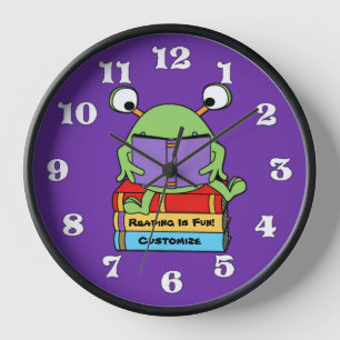 Horloge Reading Is Fun Cute Book Loving Alien Wall Clock