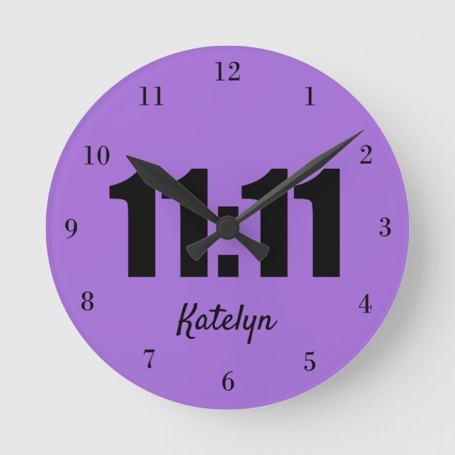 Horloge Ronde 11:11 Chance temps chiffres violets Personnalisé (Recto)