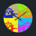 Horloge Ronde 4 Couleur Pop Art Lady Liberty<br><div class="desc">Symbole de New York Images de style rétro et peintures numériques</div>