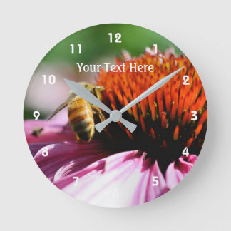 Horloge Ronde Abeille De Miel Sur Rose Daisy Flower Nature
