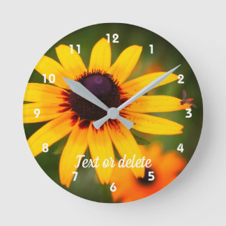 Horloge Ronde Abeille Sur Fleur Susan Joue Noire Personnalisée
