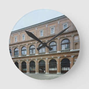 Horloge Ronde Aile restante d'un monastère, maintenant