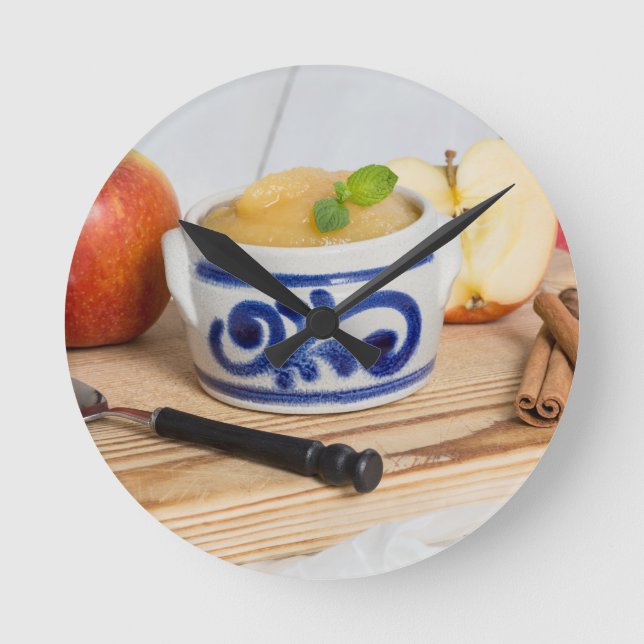 Horloge Ronde Applesauce à la cannelle dans un bol en grès (Recto)