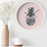 Horloge Ronde Aquarelle rose et gris ananas | Votre nom<br><div class="desc">Aquarelle rose et gris ananas | Votre nom</div>