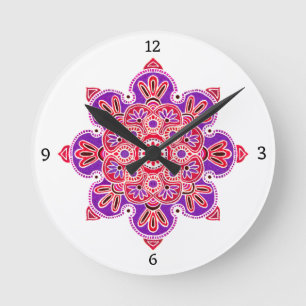 Horloge ronde avec médaillon rouge