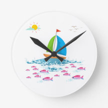 Bateau à voile et poisson rouge