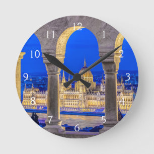 Horloge Ronde Bâtiment du Parlement hongrois au crépuscule