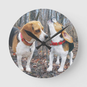 Horloge Ronde Beagles dans l'horloge des bois