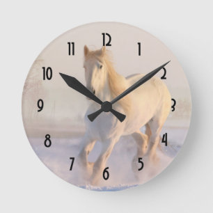 Horloge Ronde Beau Cheval Blanc Courir dans la neige