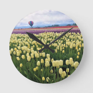 Horloge Ronde Beau terrain de tulipe avec ballon à air chaud, Or