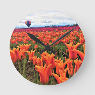 Horloge Ronde Beautiful Tulip Field avec Hot Air Balloon, Oregon