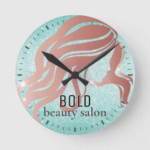 Horloge Ronde Beauty Salon Nom Rose Gold + Aqua Blue Glitter