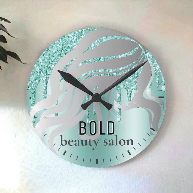 Horloge Ronde Beauty Salon Nom Silver + Aqua Blue Glitter Drips (Créateur téléchargé)