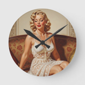 Horloge Ronde Belle pin-up blonde art des années 50
