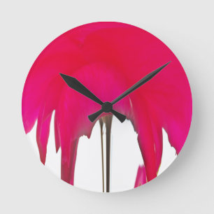 Horloge Ronde Belle rose rouge extraordinaire sous le ciel blanc